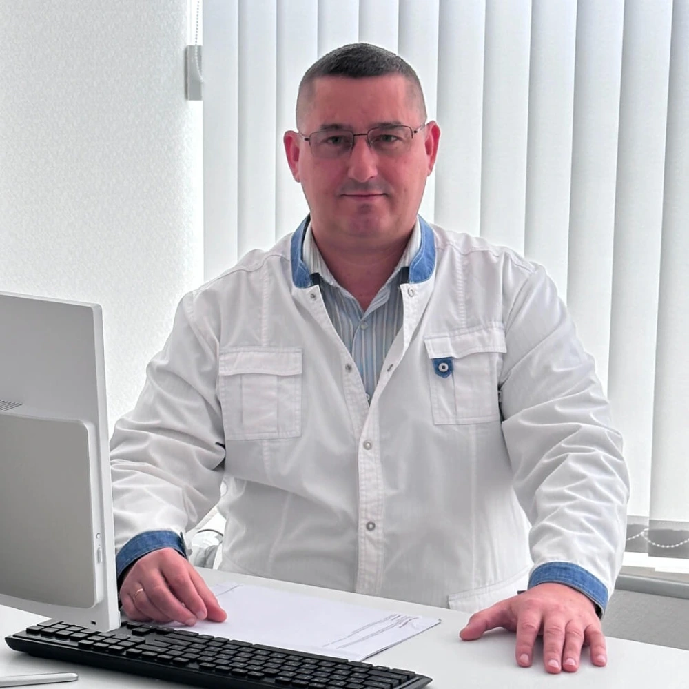 Нарколог клиники Выбор Билуха Григорий Николаевич во время консультации